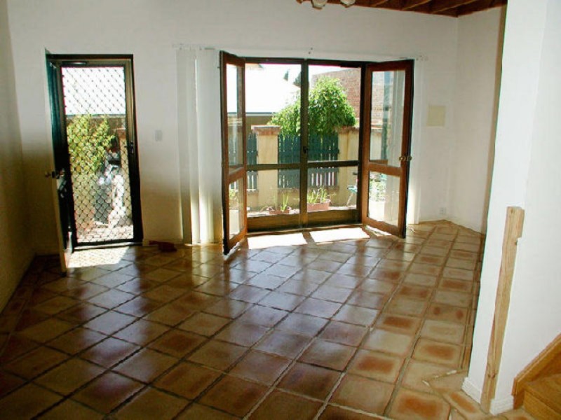 2/100 Stirling Highway, North Fremantle WA 6159