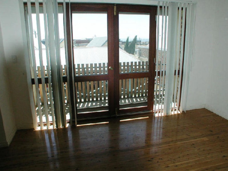 2/100 Stirling Highway, North Fremantle WA 6159