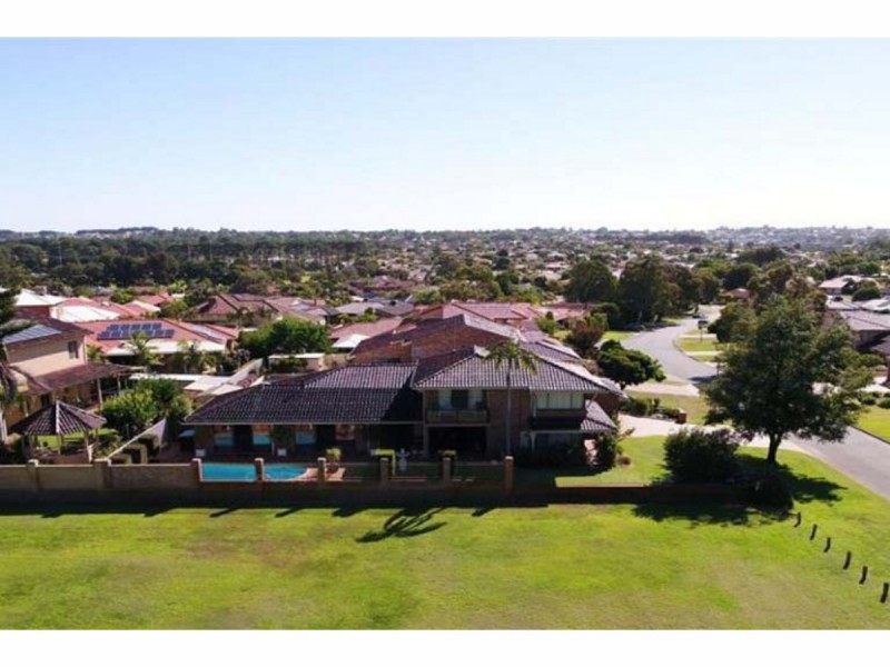 18 Paterson Gardens, Winthrop WA 6150