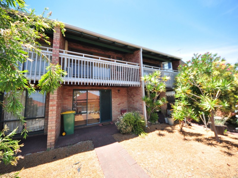 2/10 Stirling Street, Fremantle WA 6160