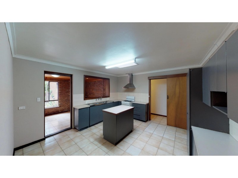 186 Henderson Road, Munster WA 6166