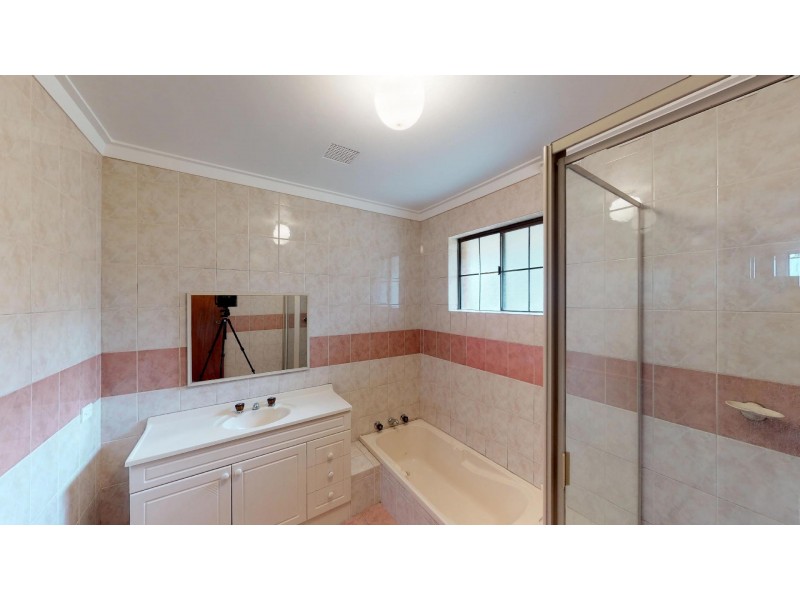 186 Henderson Road, Munster WA 6166