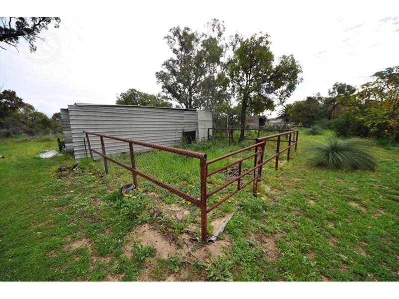 186 Henderson Road, Munster WA 6166