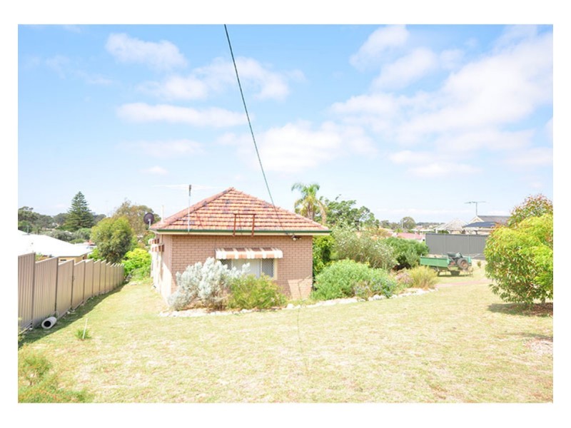 10 Southend Road, Hamilton Hill WA 6163