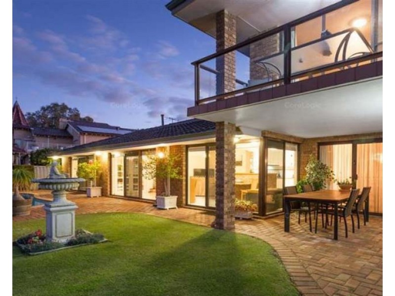 18 Paterson Gardens, Winthrop WA 6150