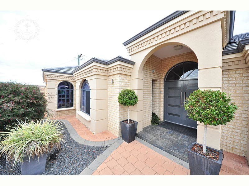 1 Carello Circuit, Coogee WA 6166