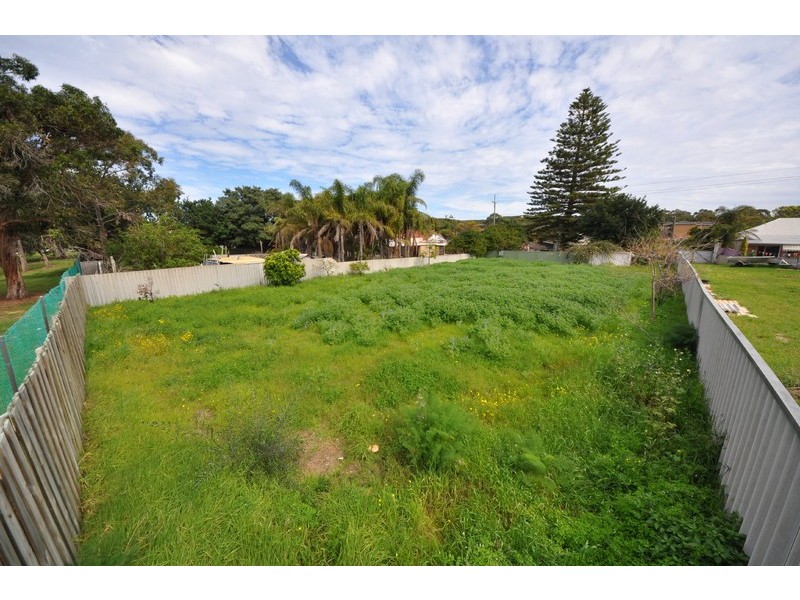 50 Davilak Avenue, Hamilton Hill WA 6163