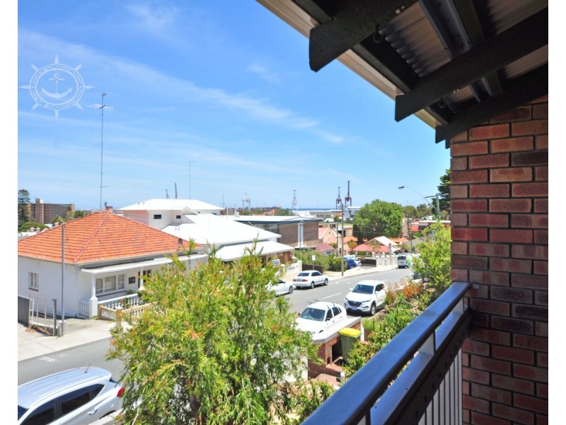 2/10 Stirling Street, Fremantle WA 6160