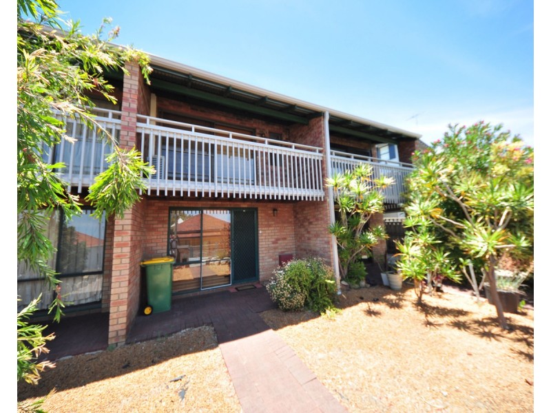 2/10 Stirling Street, Fremantle WA 6160