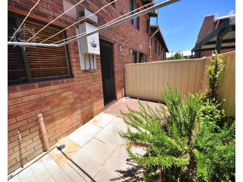 2/10 Stirling Street, Fremantle WA 6160