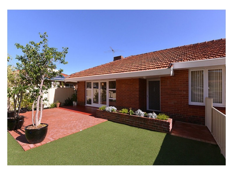 10 Woodley Crescent, Melville WA 6156