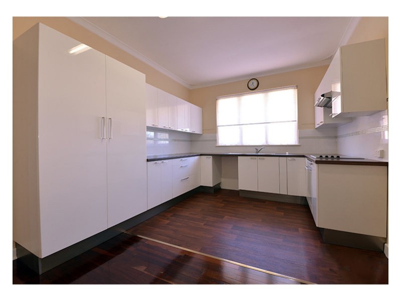 10 Woodley Crescent, Melville WA 6156