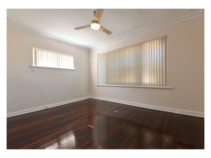 10 Woodley Crescent, Melville WA 6156