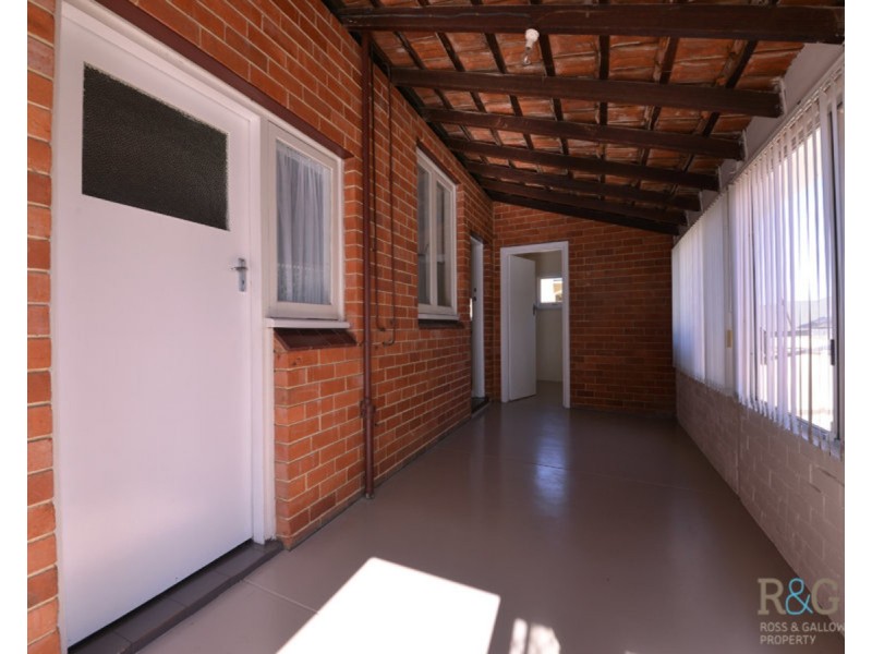 10 Woodley Crescent, Melville WA 6156