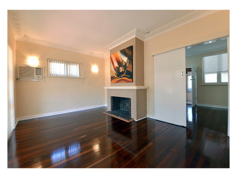 10 Woodley Crescent, Melville WA 6156