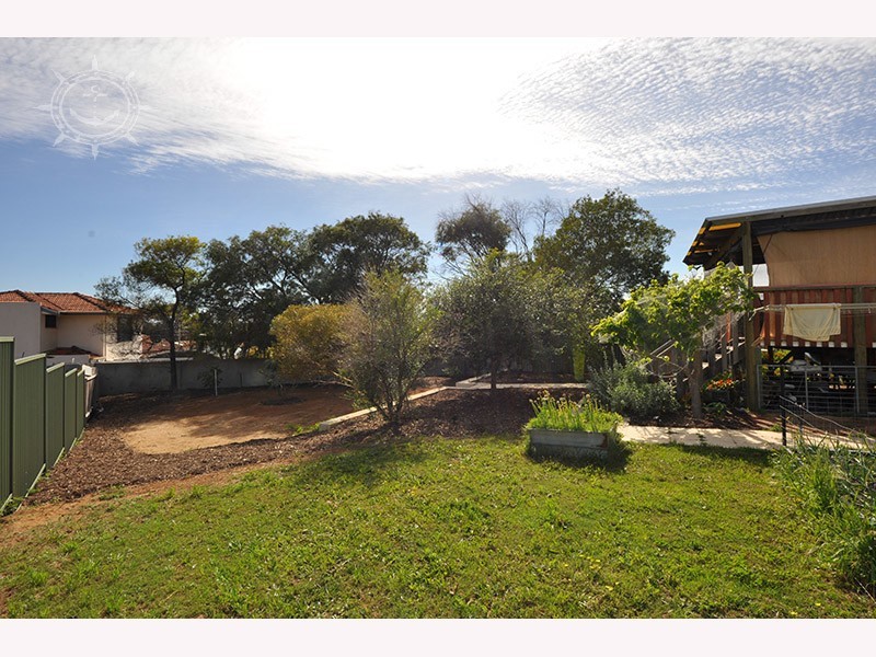 18 Whitton Street, Hamilton Hill WA 6163