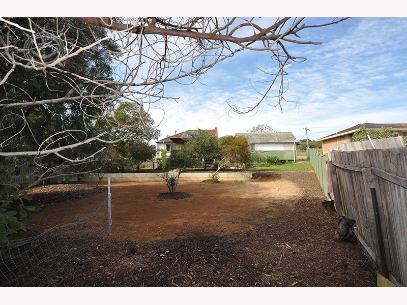 18 Whitton Street, Hamilton Hill WA 6163