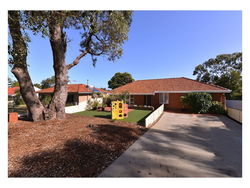 10 Woodley Crescent, Melville WA 6156