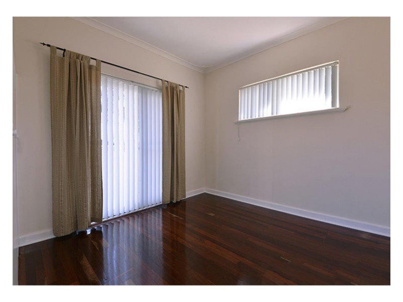 10 Woodley Crescent, Melville WA 6156