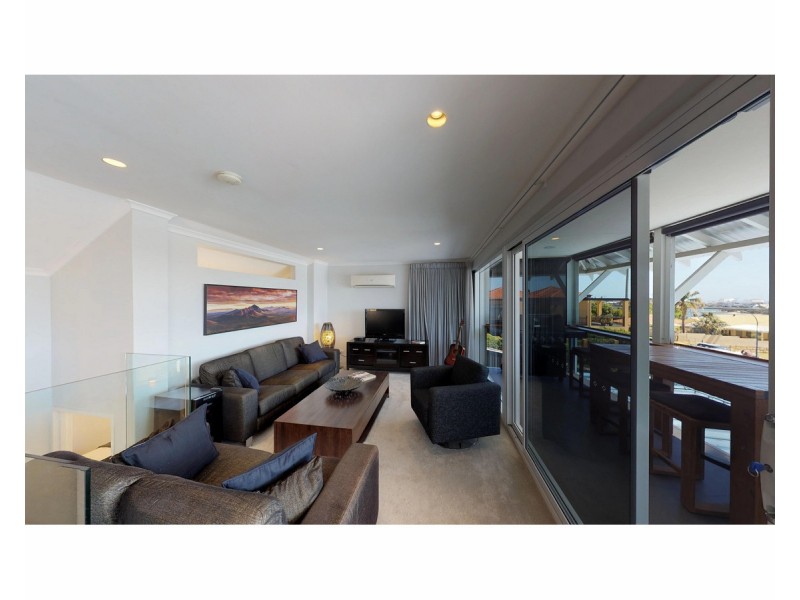 2/74 Preston Point Road, East Fremantle WA 6158