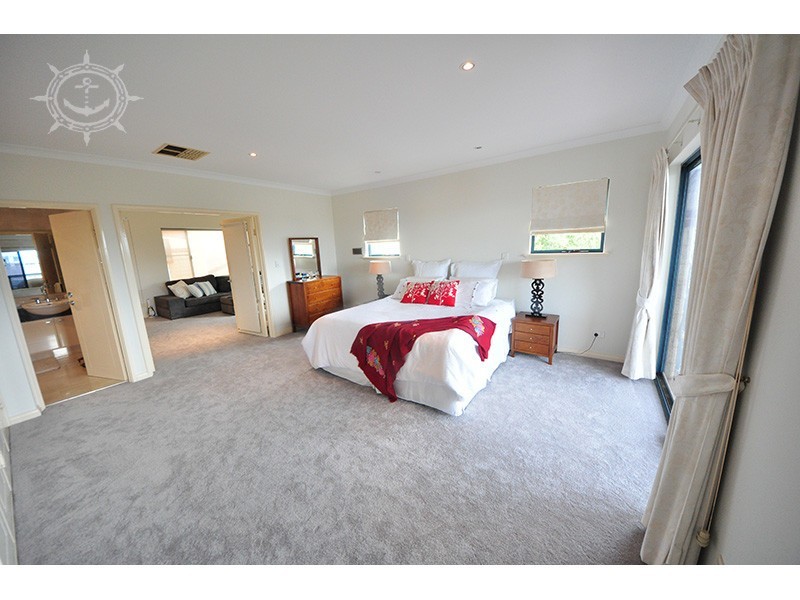 2D Klem Avenue, Salter Point WA 6152