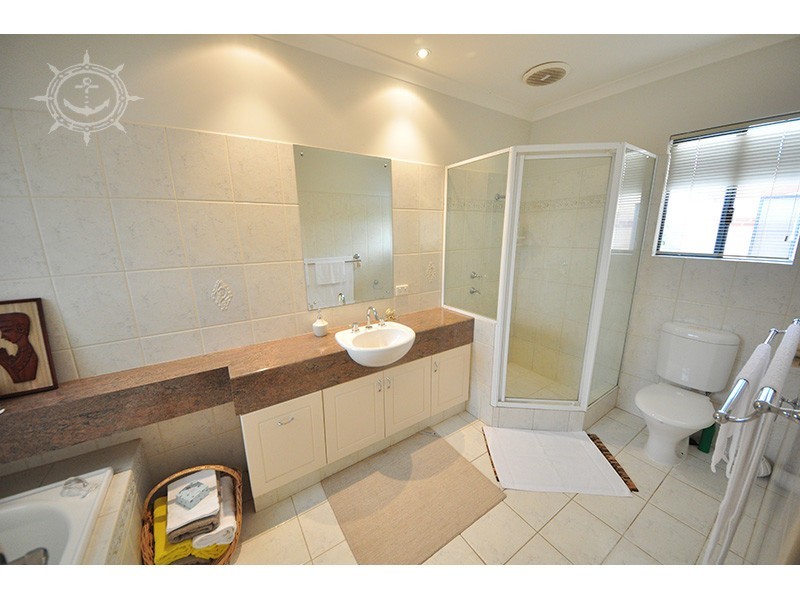 2D Klem Avenue, Salter Point WA 6152