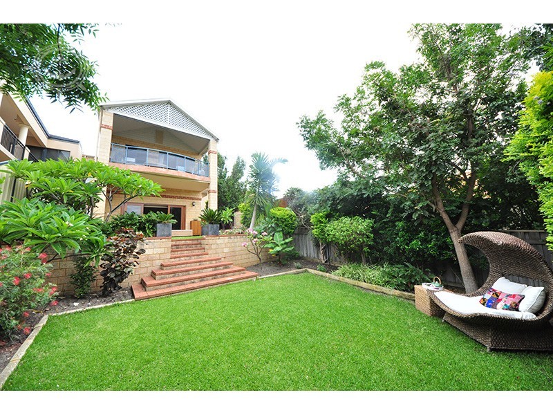 2D Klem Avenue, Salter Point WA 6152