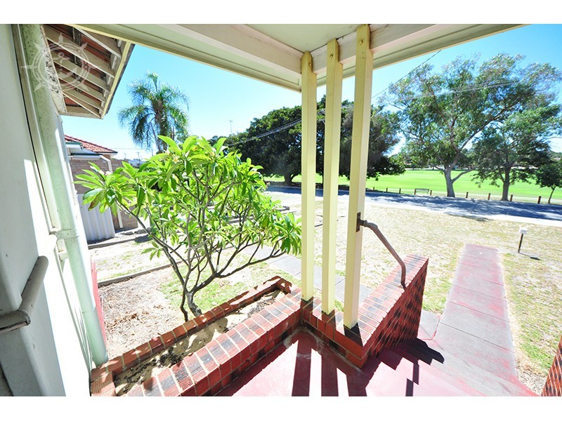 11 Lewington St, Beaconsfield WA 6162