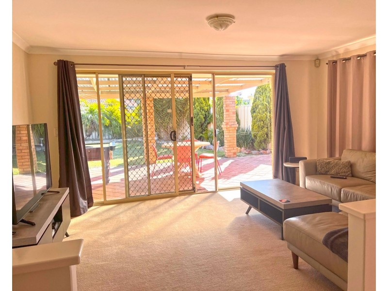 10 Folland Parade, Atwell WA 6164