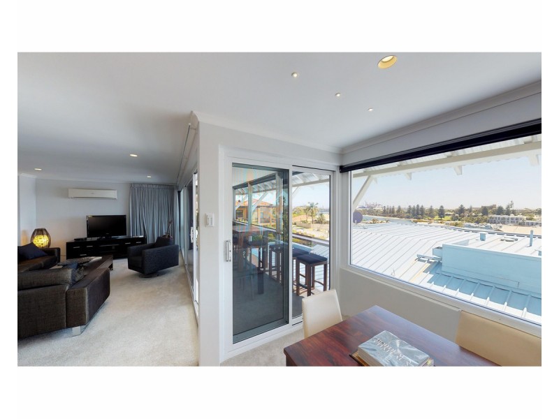 2/74 Preston Point Road, East Fremantle WA 6158
