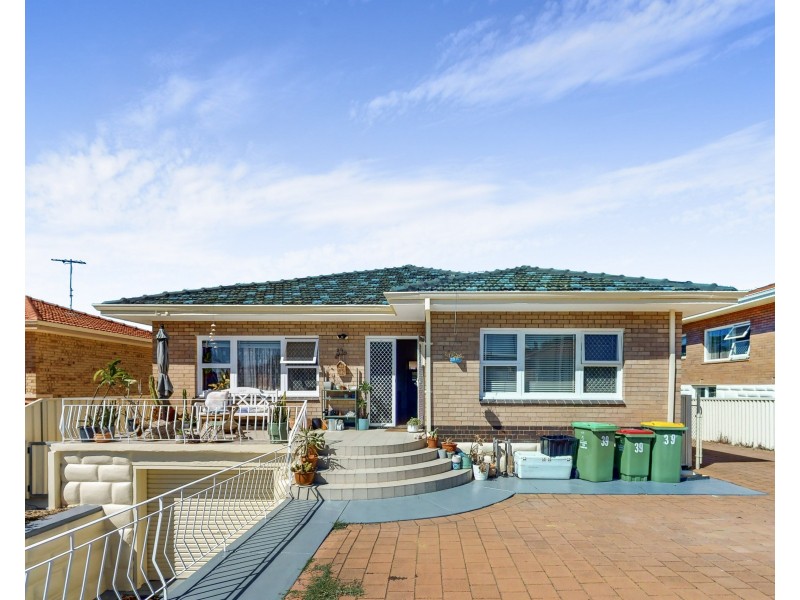 39 Simper Crescent, White Gum Valley WA 6162