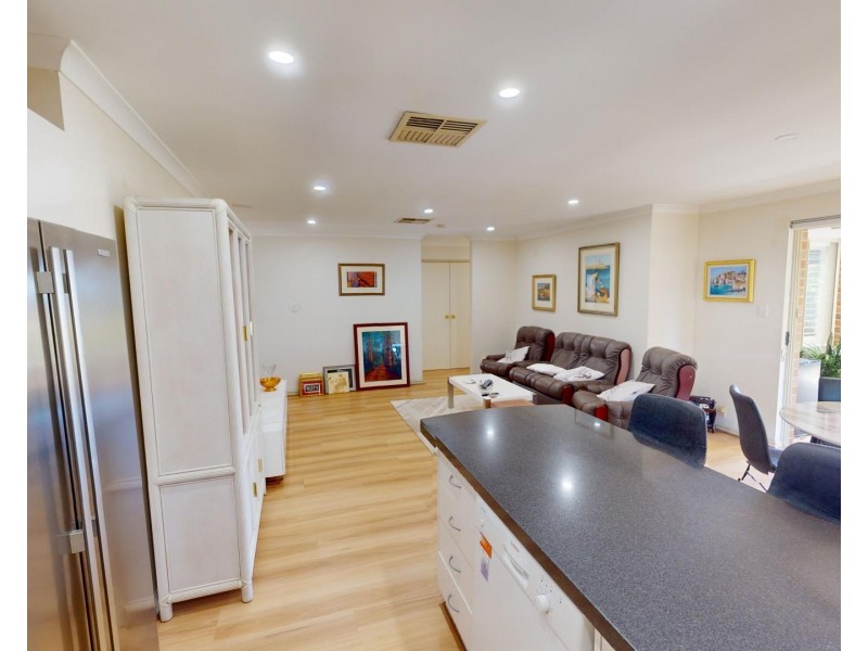 2/19 Geordie Court, Coogee WA 6166