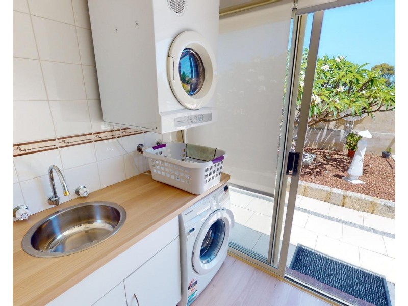 2/19 Geordie Court, Coogee WA 6166