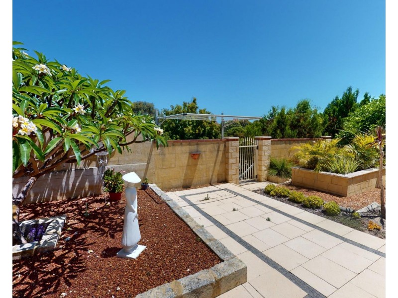 2/19 Geordie Court, Coogee WA 6166