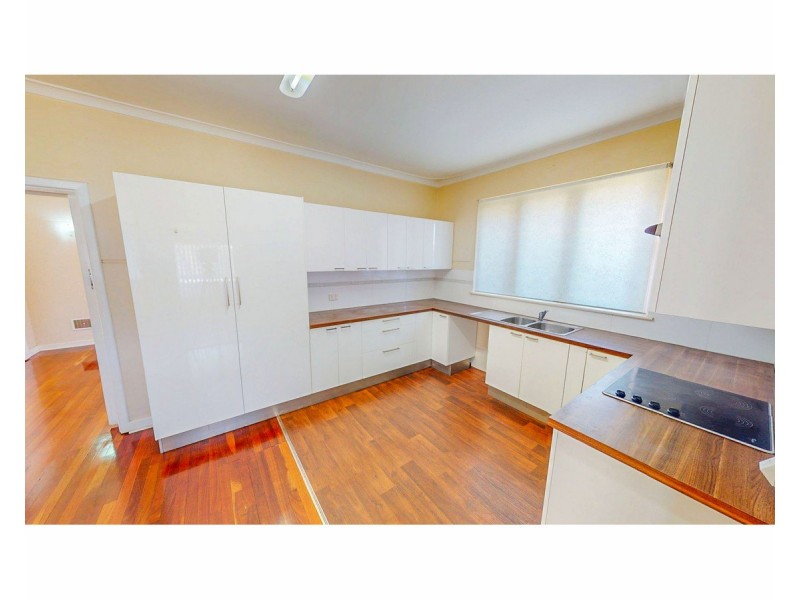 10b Woodley Crescent, Melville WA 6156