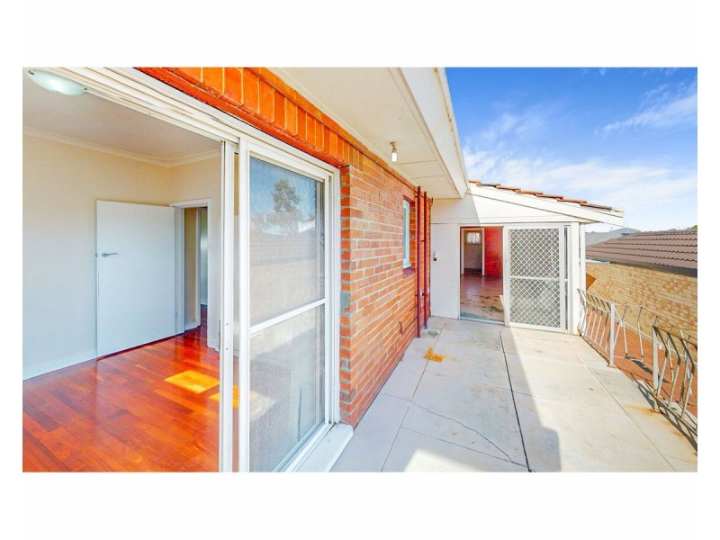 10b Woodley Crescent, Melville WA 6156