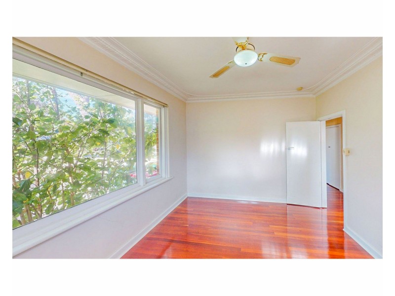 10b Woodley Crescent, Melville WA 6156