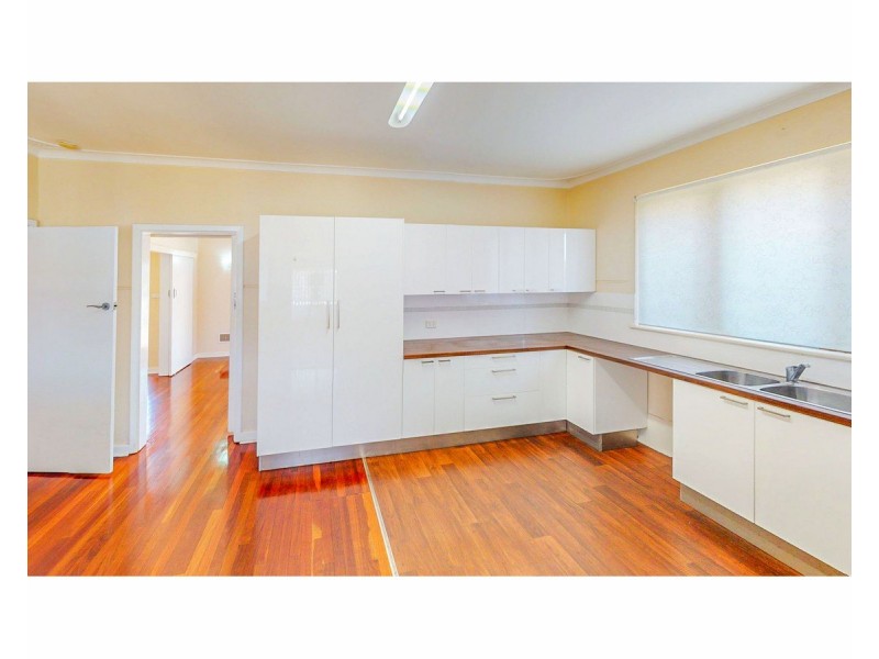 10b Woodley Crescent, Melville WA 6156