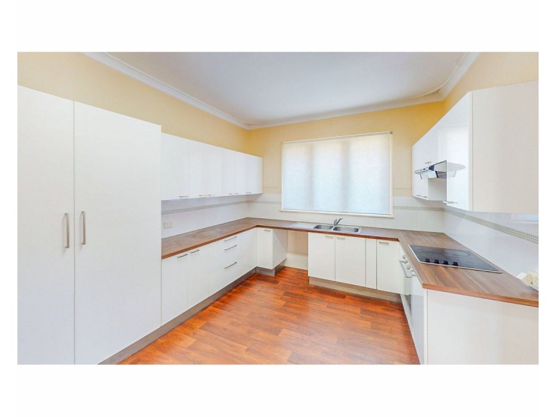 10b Woodley Crescent, Melville WA 6156