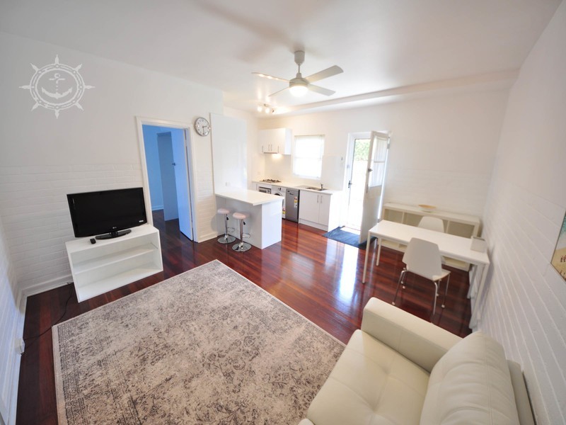 2/22 Caporn Street, Crawley WA 6009