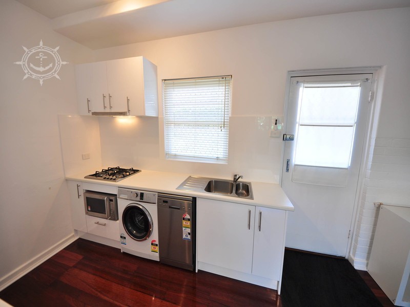 2/22 Caporn Street, Crawley WA 6009