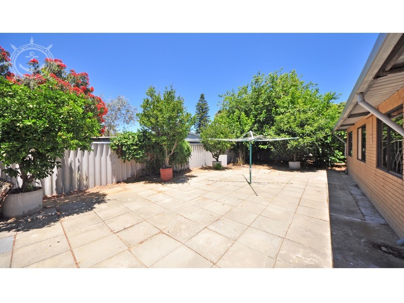 15 Thorsager Street, Coolbellup WA 6163