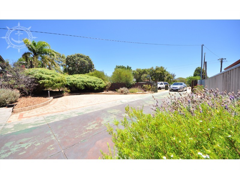 15 Thorsager Street, Coolbellup WA 6163