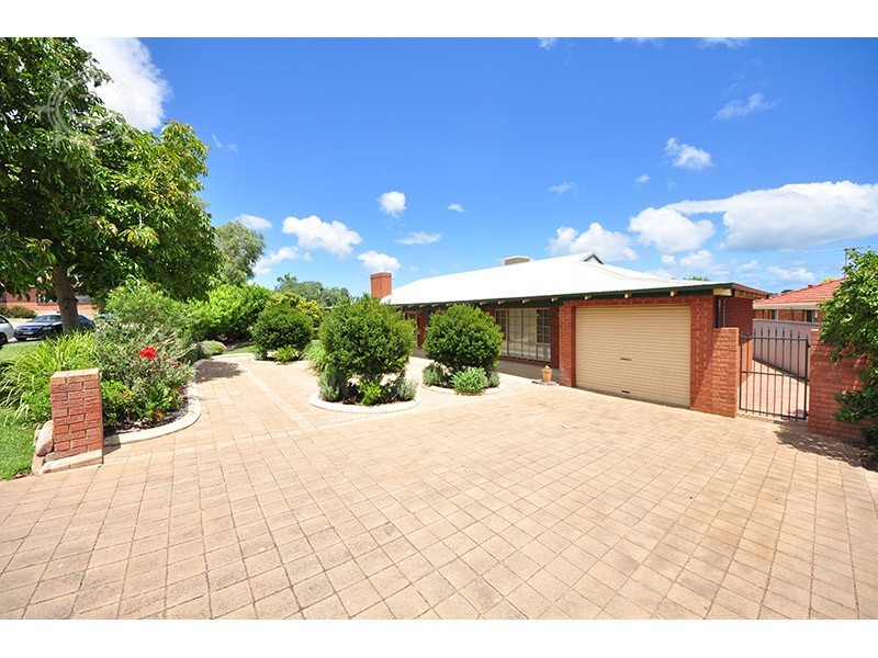 66 Turfan Way, Munster WA 6166