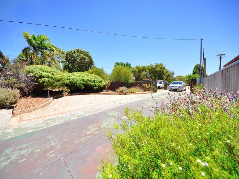 15 Thorsager Street, Coolbellup WA 6163