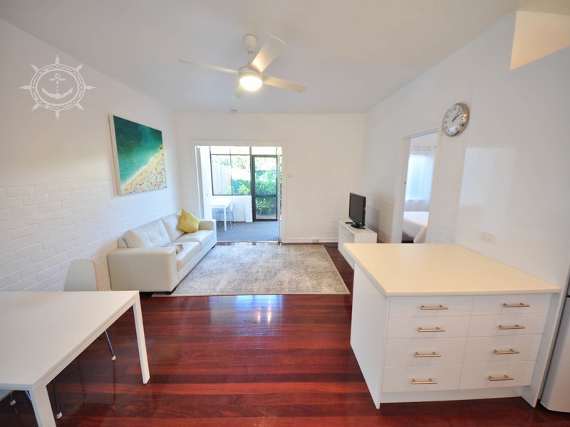 2/22 Caporn Street, Crawley WA 6009