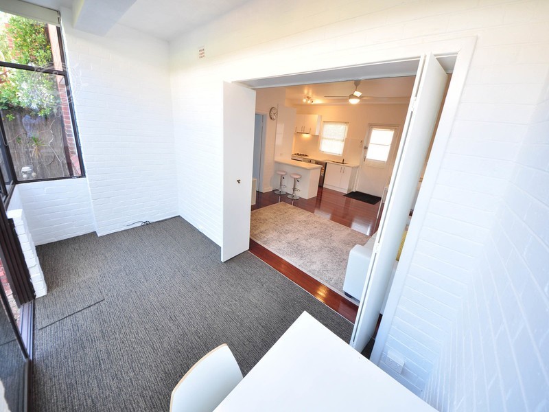 2/22 Caporn Street, Crawley WA 6009