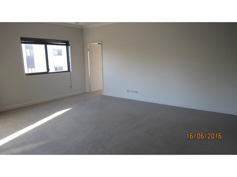 13/1 Walsh Loop, Joondalup WA 6027