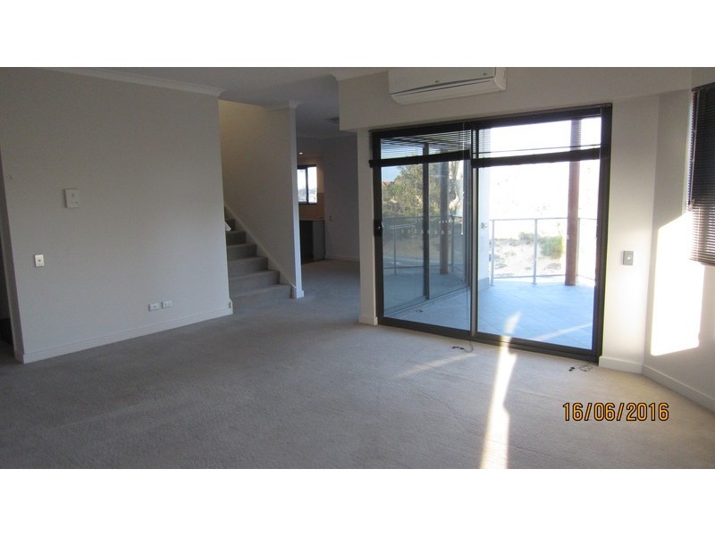 13/1 Walsh Loop, Joondalup WA 6027