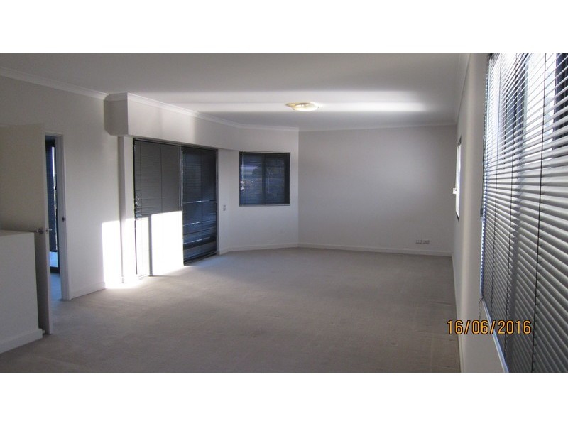 13/1 Walsh Loop, Joondalup WA 6027